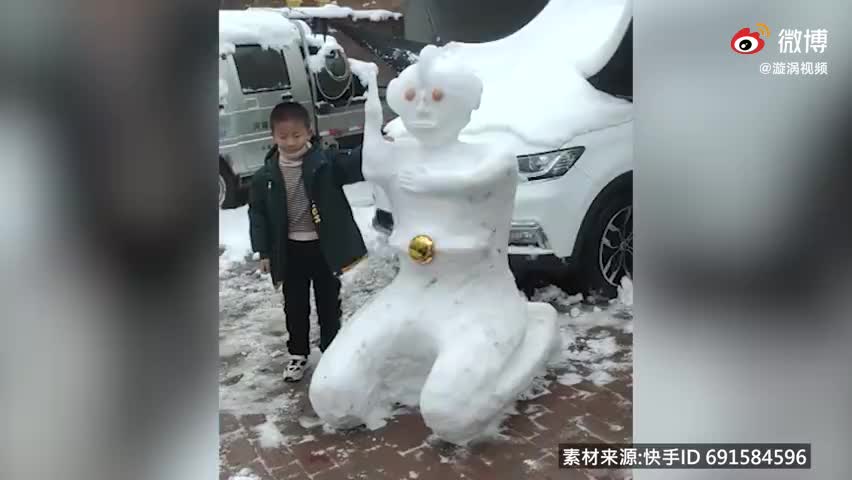 午fun|雪人奥特曼,雪人美发模特……多地大雪 网友开启雪人狂欢