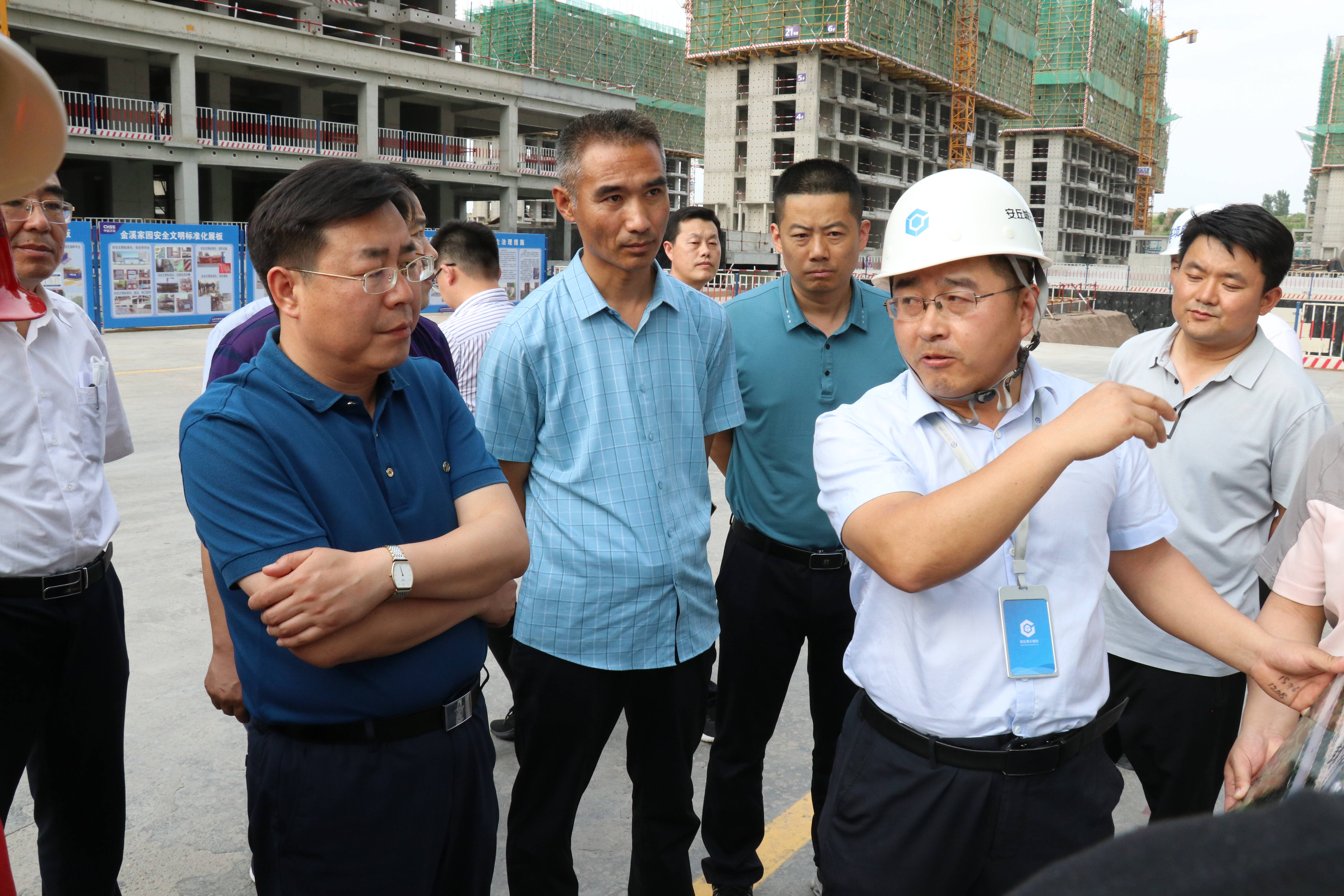 潍坊安丘贾勤清带队调研棚改安置楼建设工作