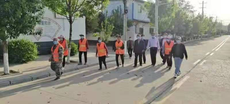 东平县东平街道于寺村巧用红黑榜旧貌换新颜