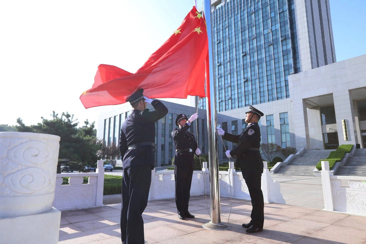 海阳市公安局举行升国旗重温入警誓词仪式