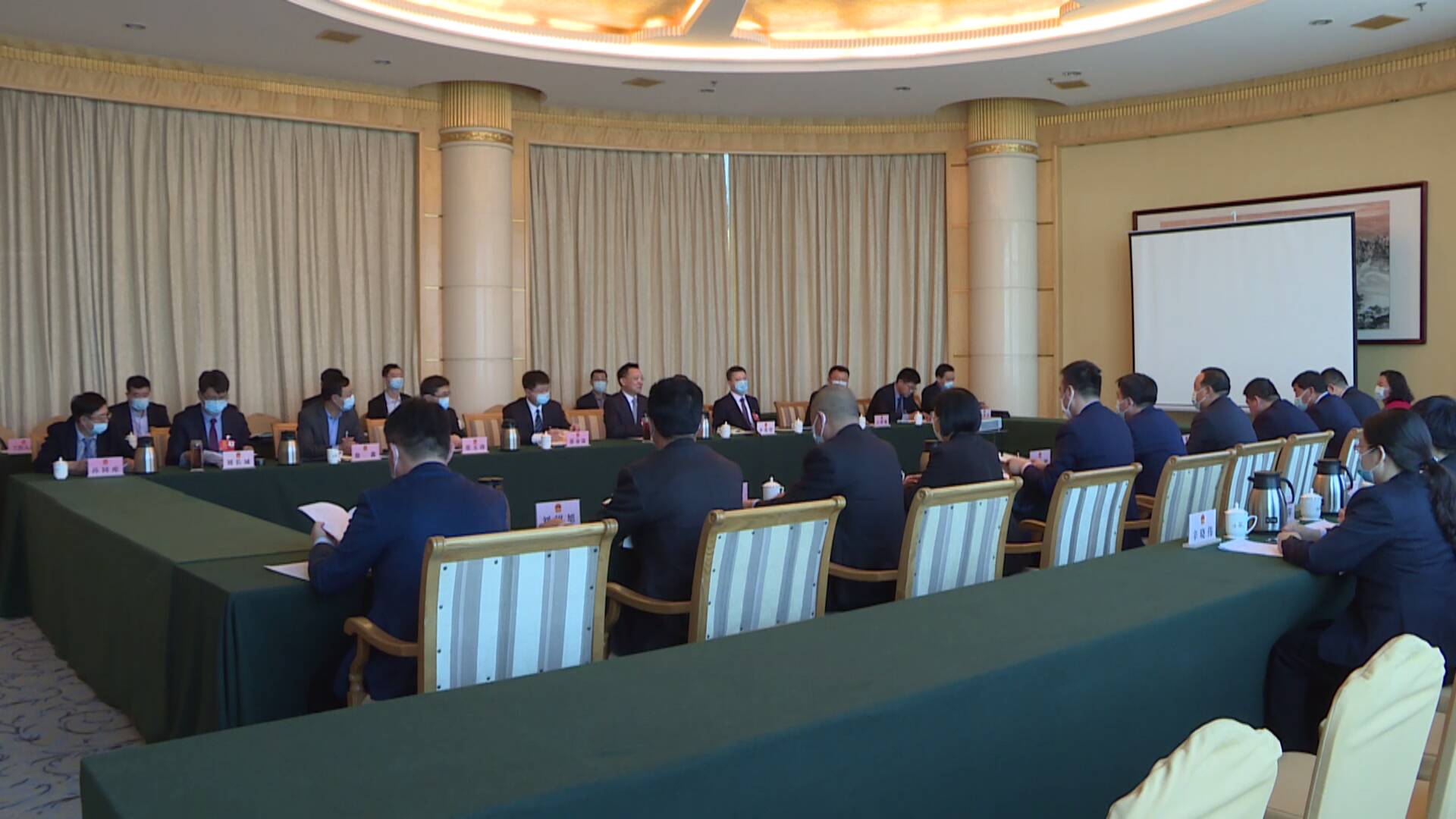 烟台市十七届人大五次会议海阳代表团召开建团会议