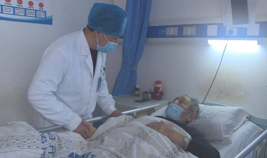 海阳市人民医院成功为97岁老人实施髋关节置换手术