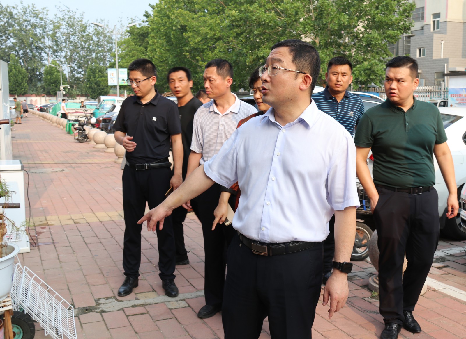 聊城市东昌府区委副书记江绍华督导国家卫生城市复审迎检工作