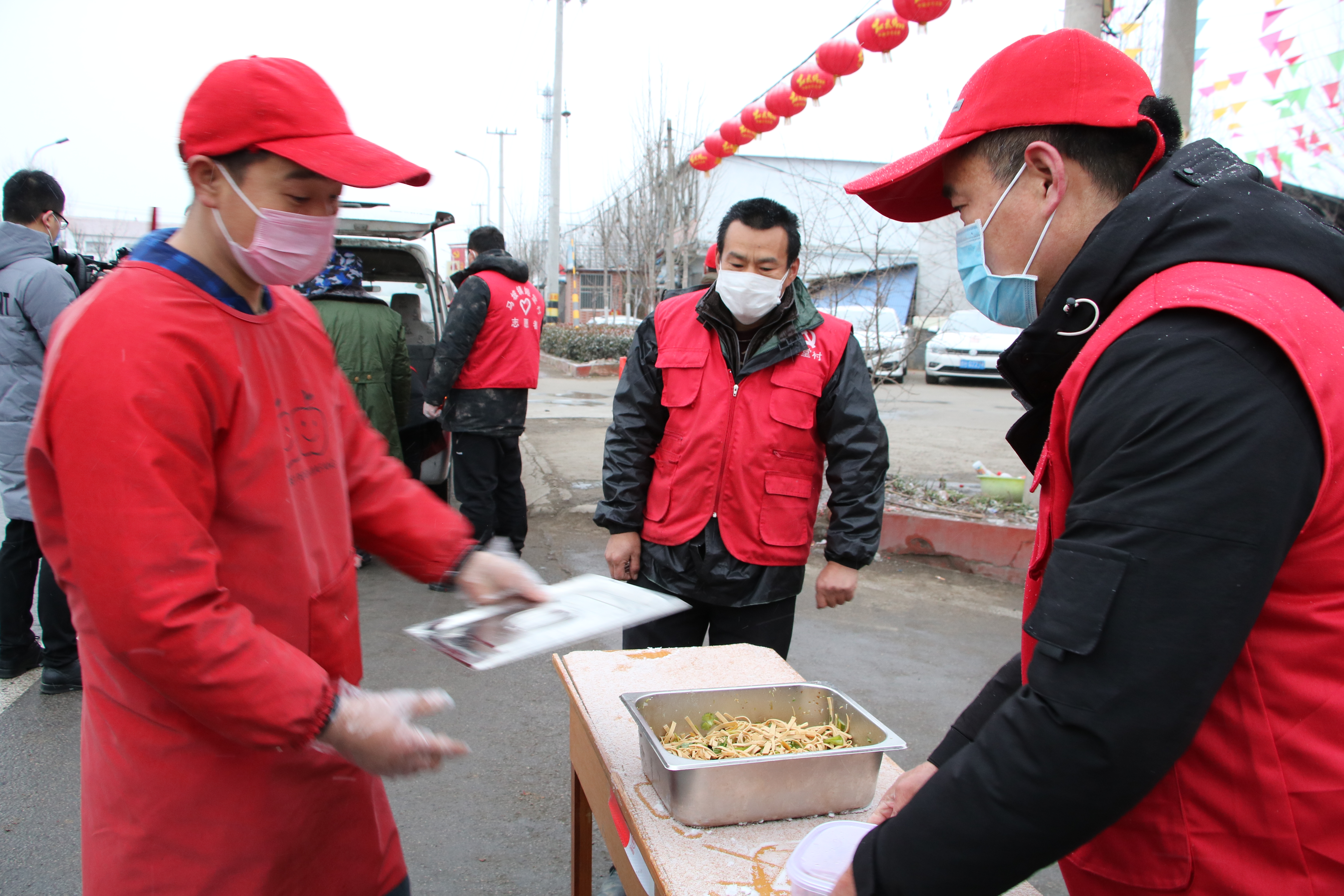 这些村民志愿者连续20多天给战疫一线送早餐