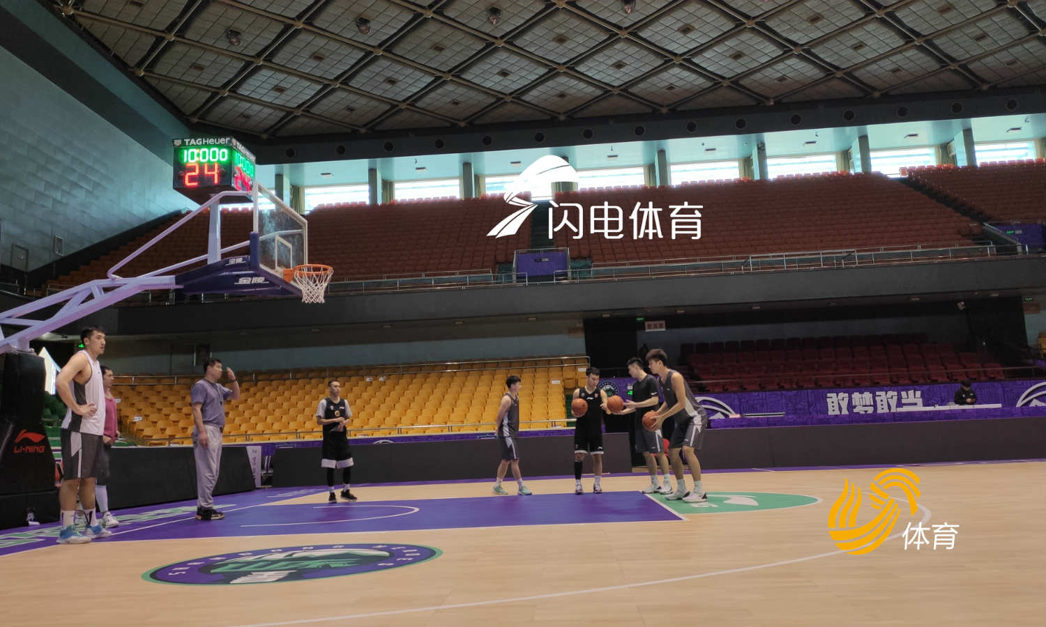 4月15日下午,山东西王男篮在西王大球馆继续进行有序备战,全队共有17