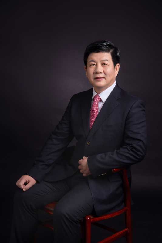 (蓝海集团创始人 董事长 张春良)
