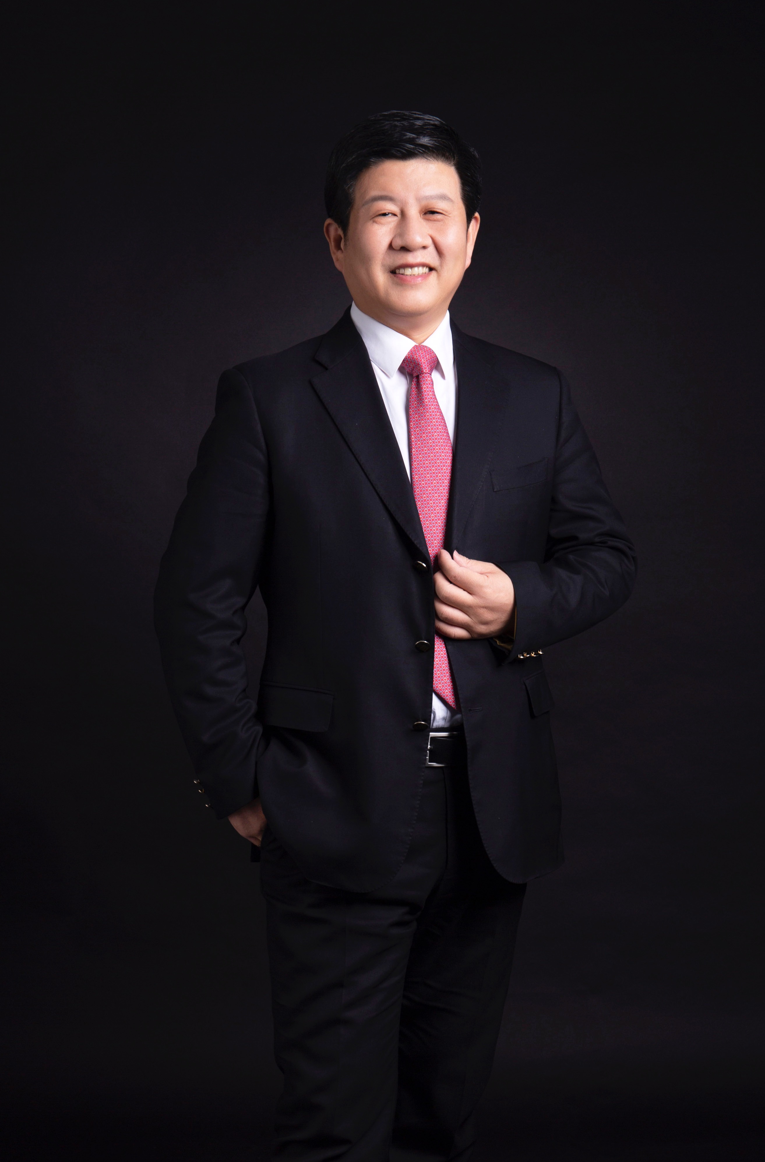 (蓝海集团创始人,董事长张春良)