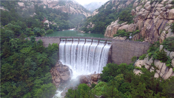 31秒 | 崂山八水河龙潭瀑水量激增 呈现"龙潭喷雨"奇观