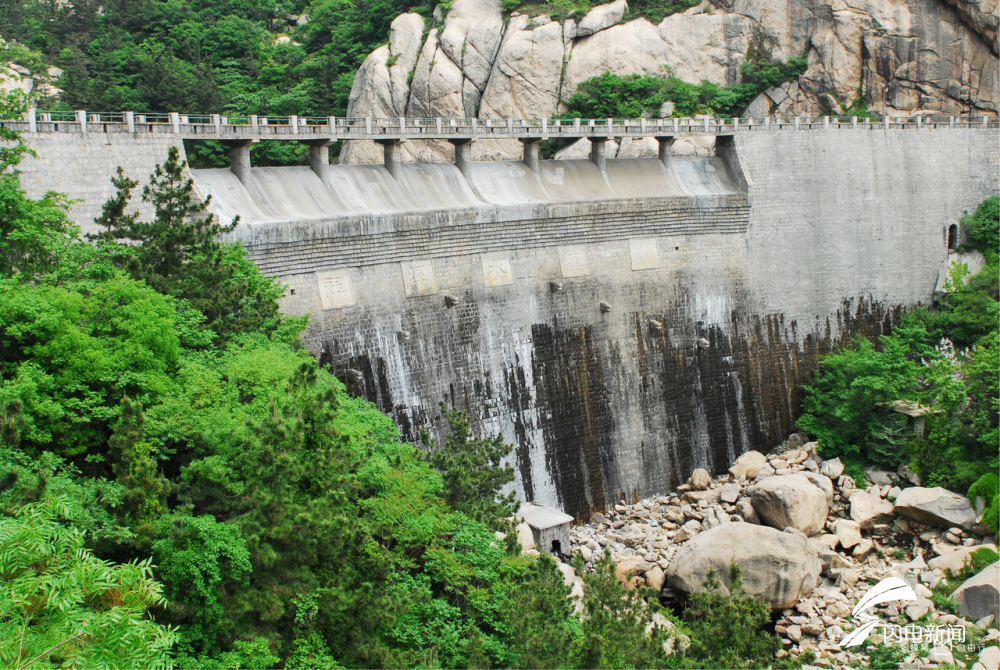 此次,青岛共有12家国有景区免门票开放:崂山风景区,海滨风景区小青岛