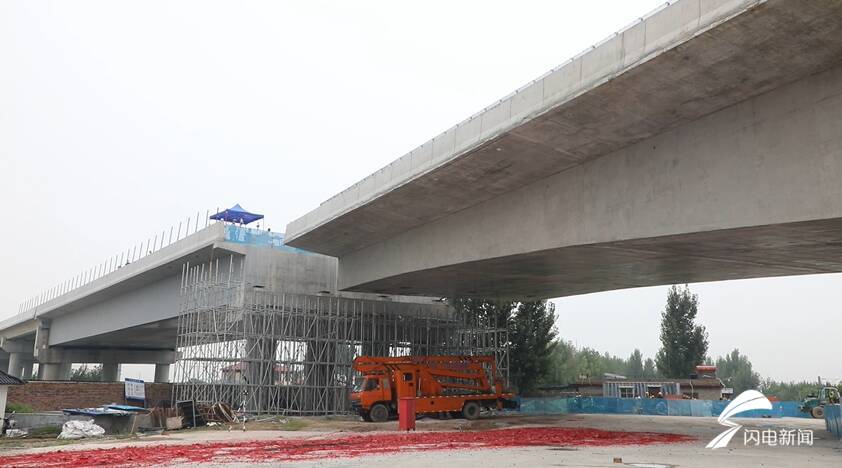 京台高速泰枣段改扩建项目跨京沪铁路转体桥顺利完成双转体施工