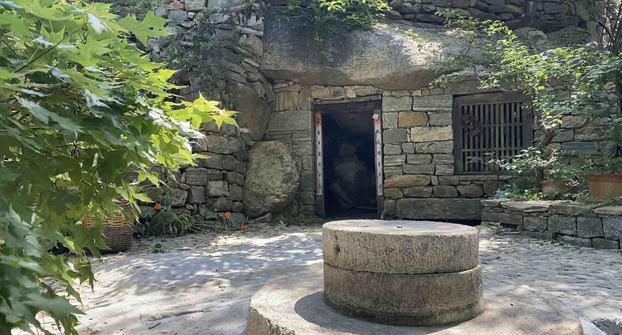 好客山东·精品民宿|8年野外生存经历 退伍军人将牛棚变成了山间石屋