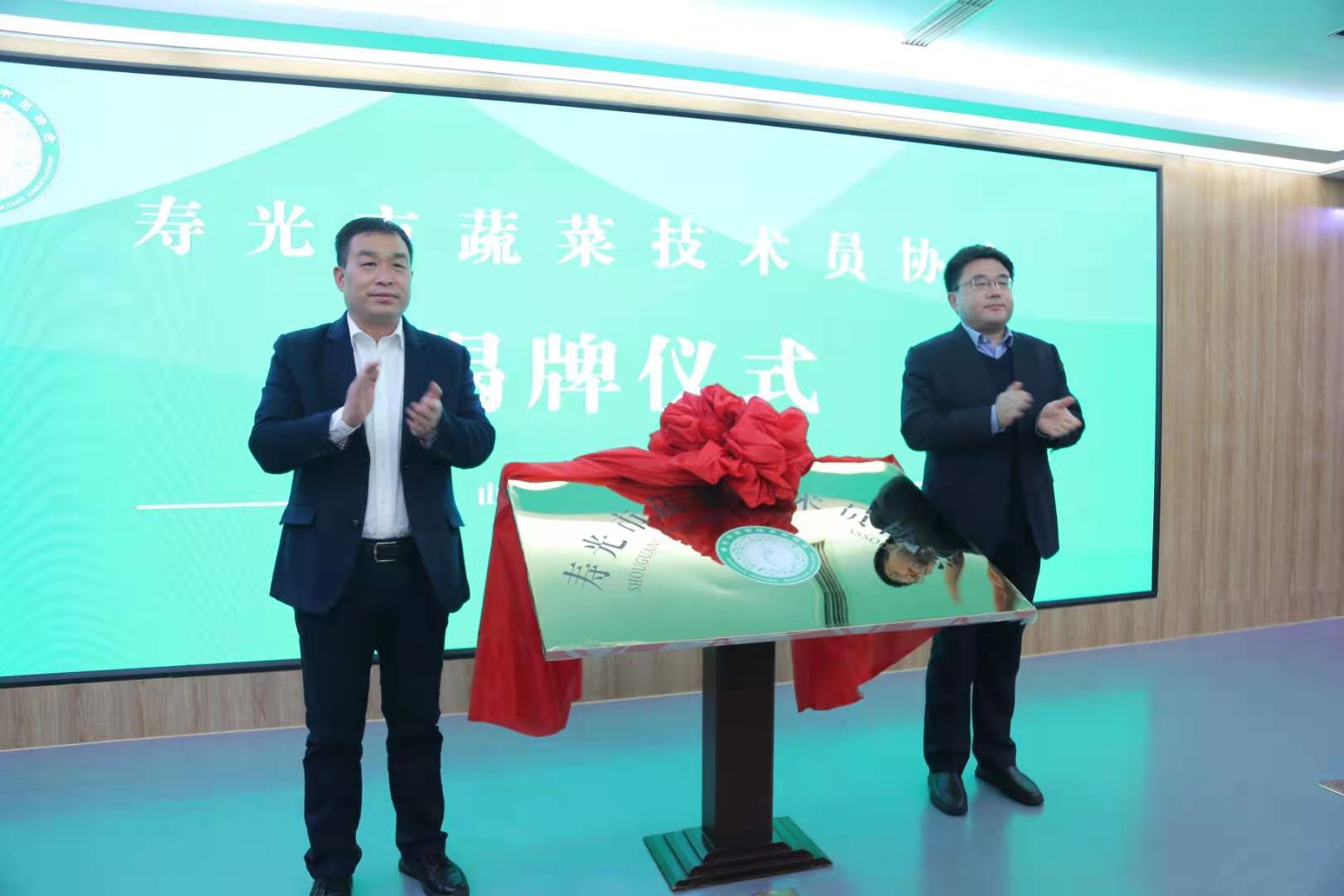 杨晋在接受记者采访时表示,协会的成立为寿光市蔬菜技术交流,资源共享