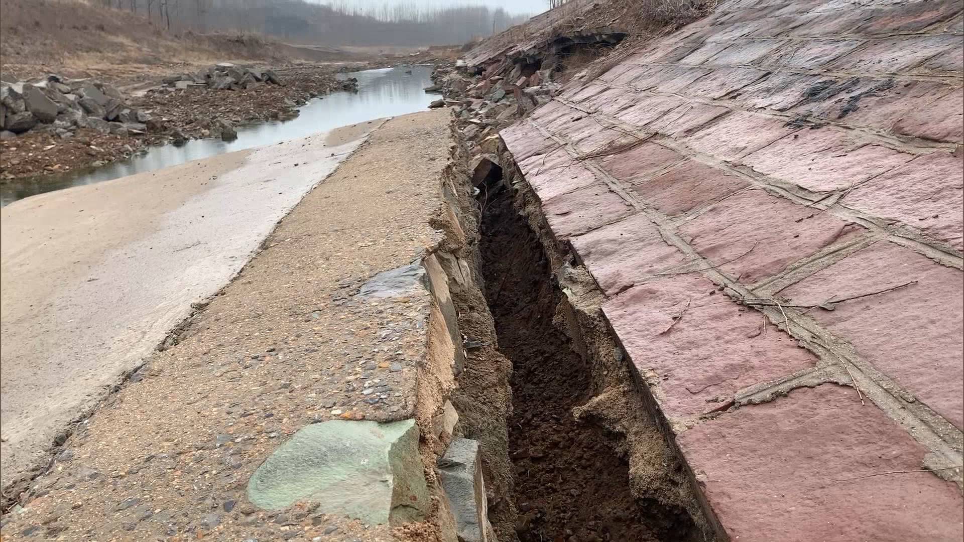 问政追踪|河堤护坡遭水毁 莒县:重新设计堤坝,争取4月底前完工