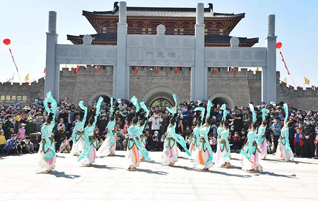 欧乐堡动物王国,宁津德百杂技蟋蟀谷,庆云金山古城等特色旅游景区游客