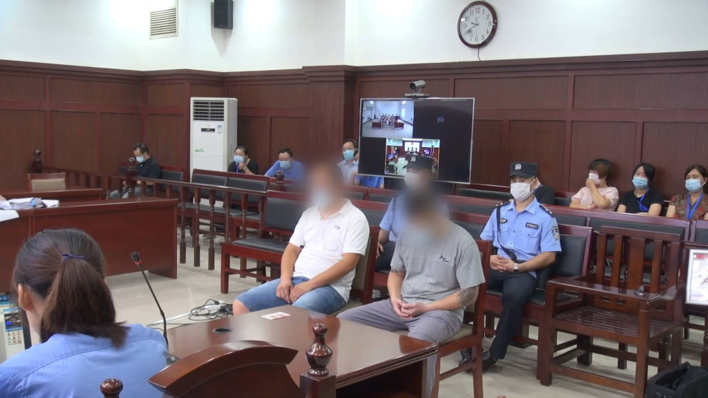 25秒丨张帅等涉嫌恶势力集团犯罪一案在章丘法院公开审理