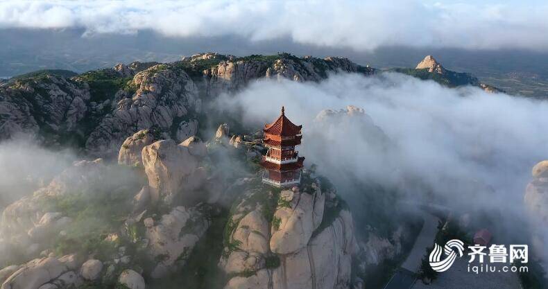 >>>连日来,日照五莲县九仙山风景区出现了蔚为壮观的云海,云瀑景观.