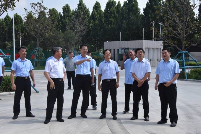 闪电号>政务>山东省煤田地质局第二勘探队>辛广龙一行观看了二抢险