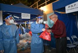 香港政制及內地事務局局長率團隊參與“圍封強檢”行動