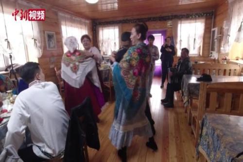 内蒙古额尔古纳：欢歌热舞迎巴斯克节