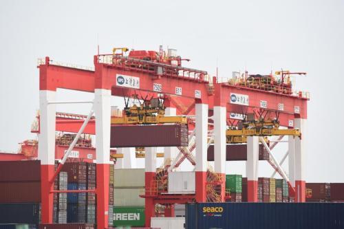 交通运输部：目前上海港船舶接卸正常 枢纽功能运转良好