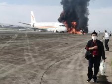 重慶江北國際機場一飛機起火，有人員受傷