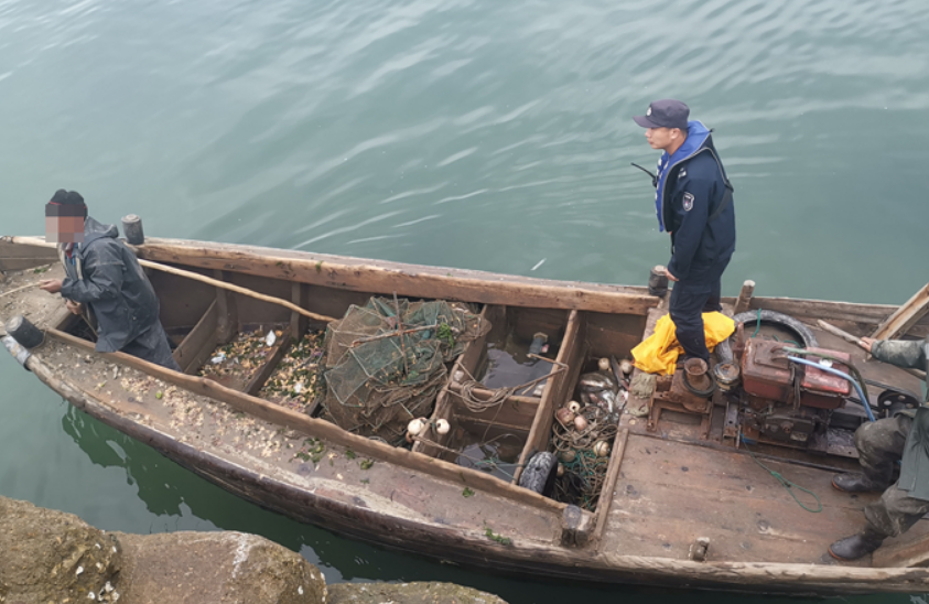 澳门金沙平台休渔期首例非法捕捞案，俩渔民收网时被抓