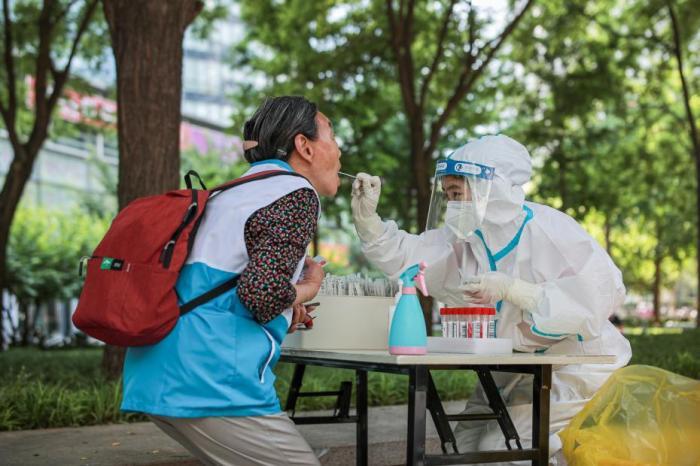 北京兩名感染者居家隔離期間前往超市及工作單位 增加疫情傳播風險