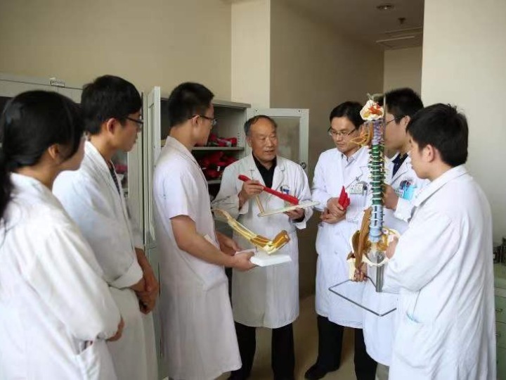 濰坊市中醫院：實施“名醫名科名方”工程 打造中醫藥發展高地