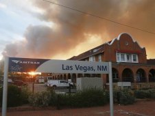 美国新墨西哥州遭遇史上最大林火，系林业局引燃…