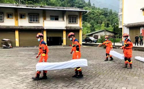 四川雅安芦山6.1级地震：已抢通2条省道3条县道