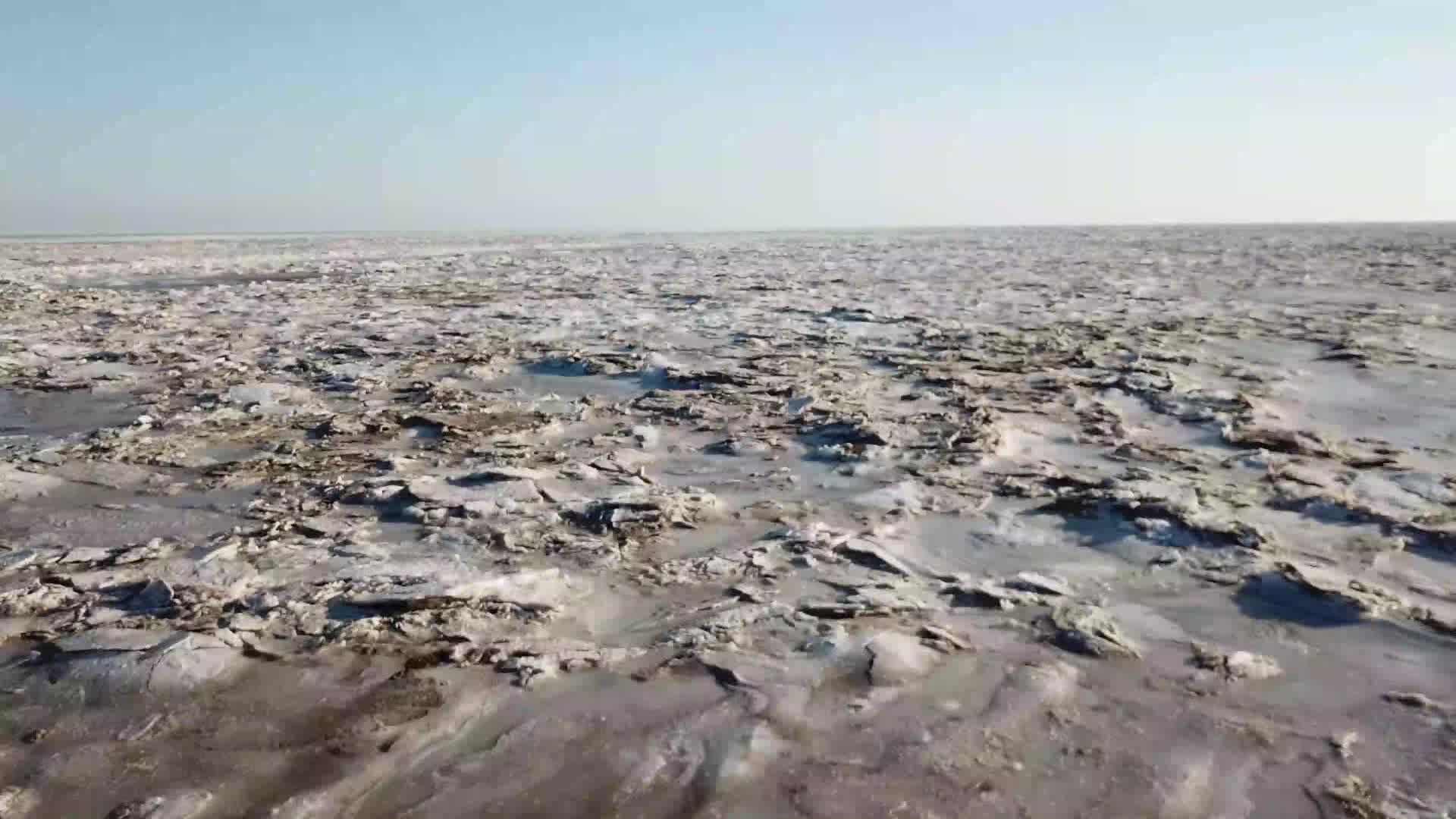 44秒｜大海结冰了！滨州无棣海滨现冰凌景观 宽度绵延10余公里