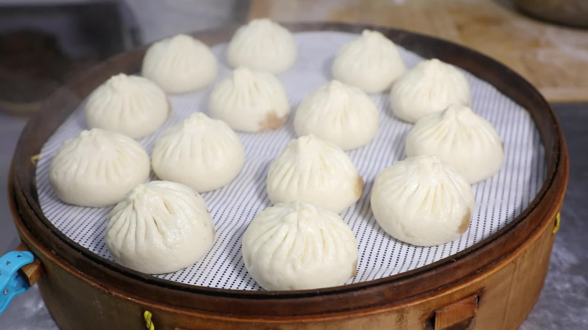 这就是山东宁津长官包子咬一口顺嘴流油已有近120年历史