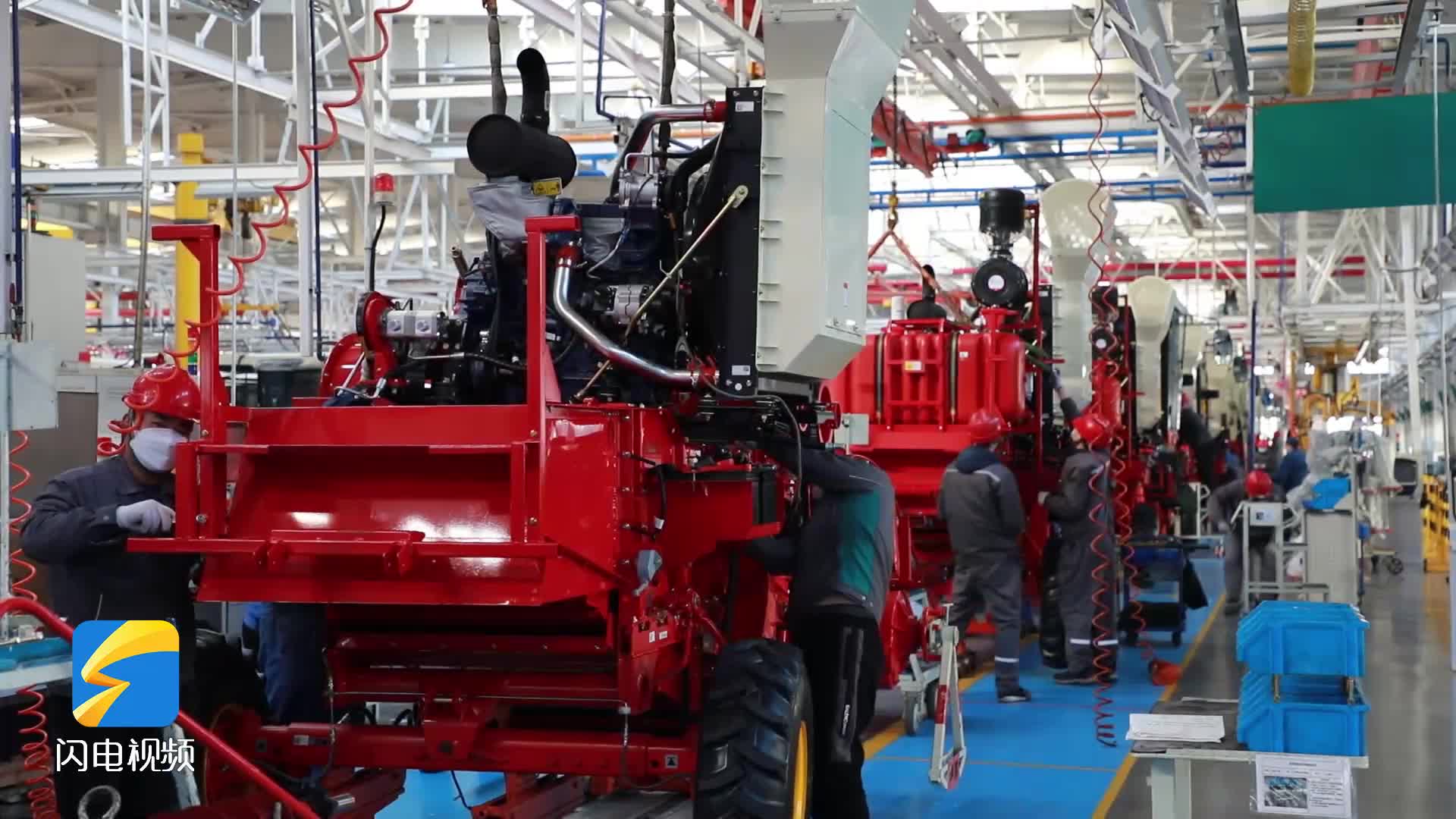 潍柴雷沃重工日产320台拖拉机 开足马力助春耕