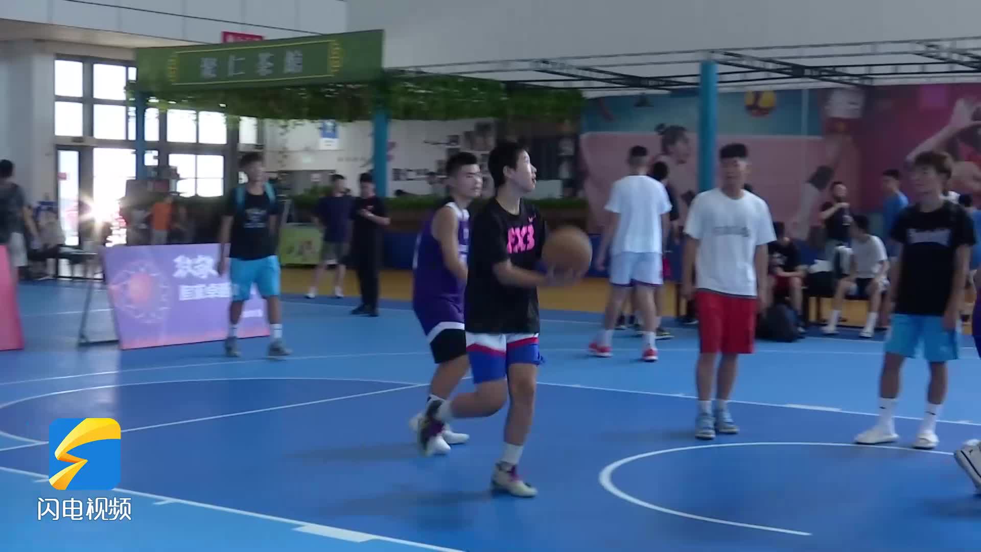 原山东男篮教练带队指导 2022年济南市校园篮球公益大课堂开课