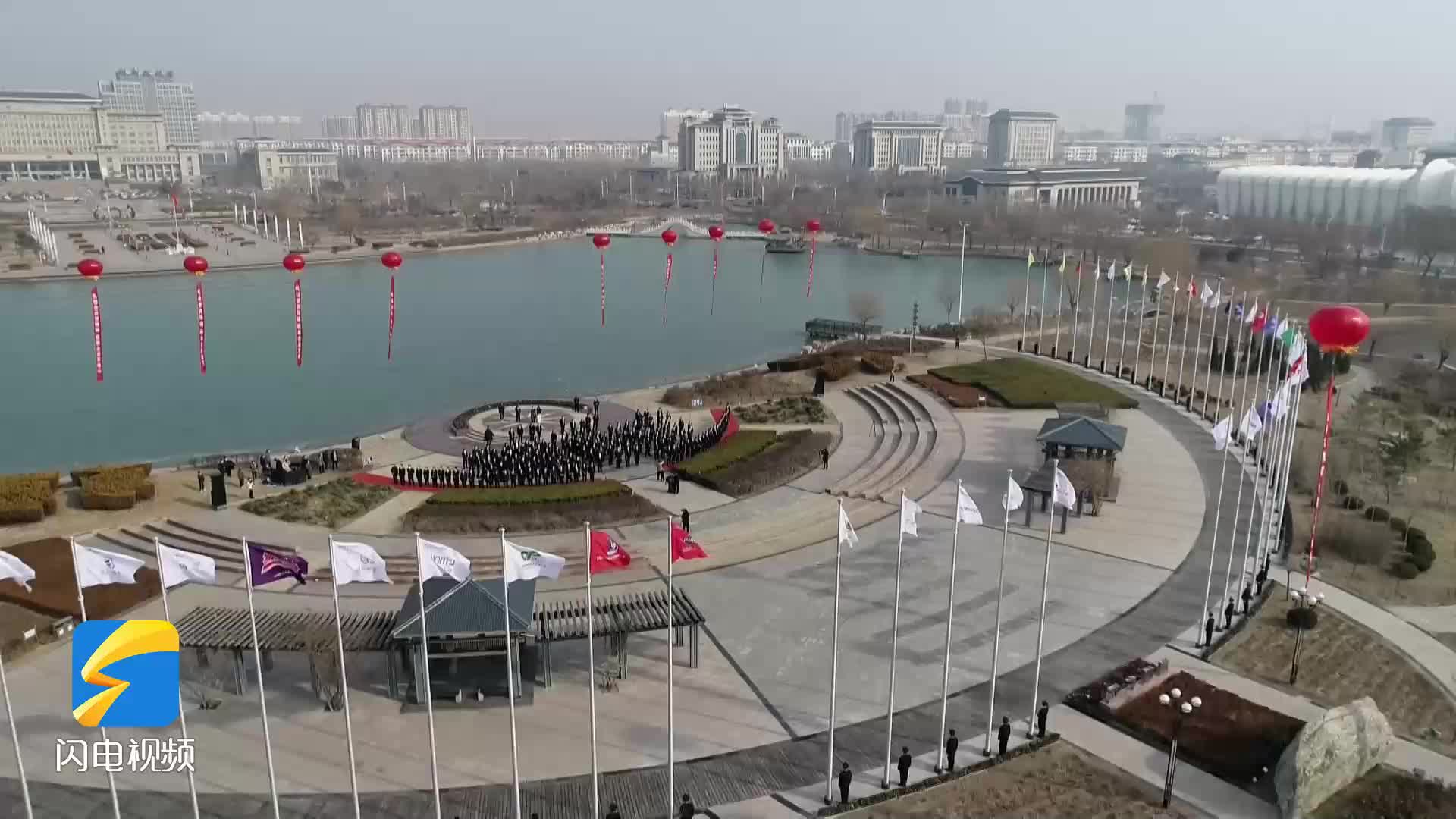 滨州沾化举行优秀企业旗帜广场升旗仪式