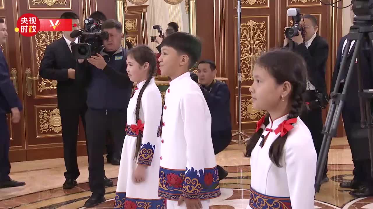視頻丨中哈兩國元首共同欣賞哈薩克斯坦少年兒童的文藝表演