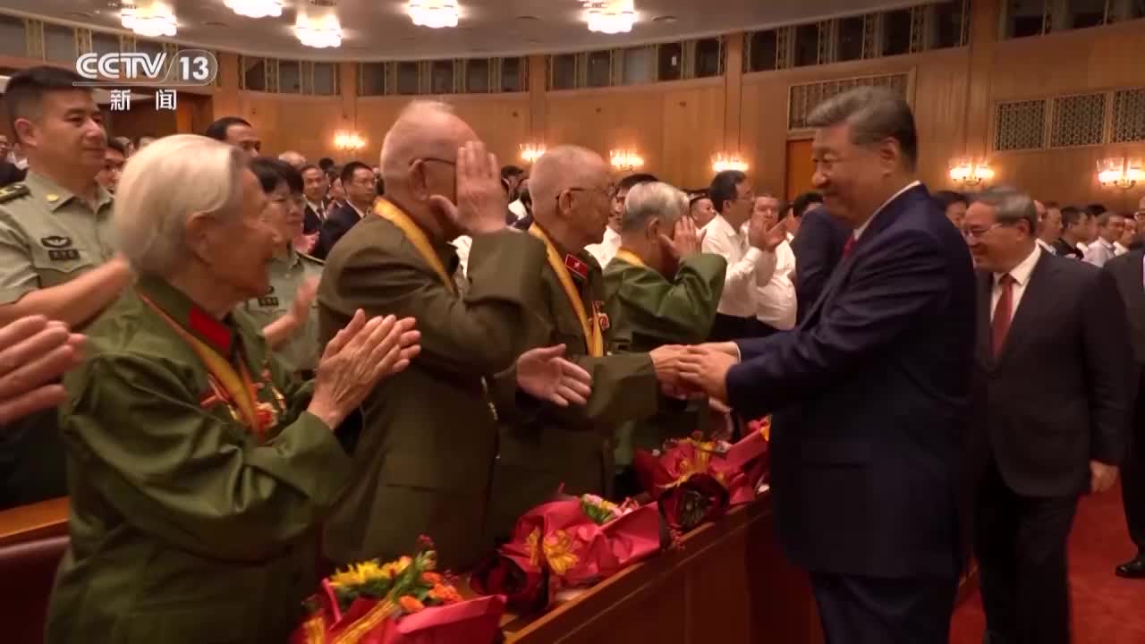 紀念中國人民抗日戰爭暨世界反法西斯戰爭勝利80周年文藝晚會在京舉行 習近平等出席觀看