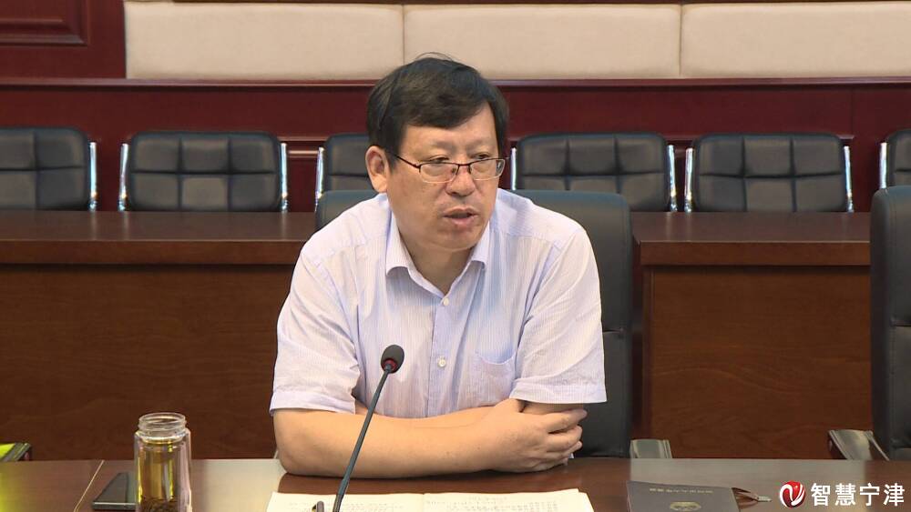 魏洪祥一行先后到康宁湖法治文化公园,康宁社区,实验中学,青少年普法