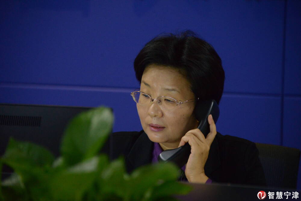 沙淑红现场接听12345市民热线