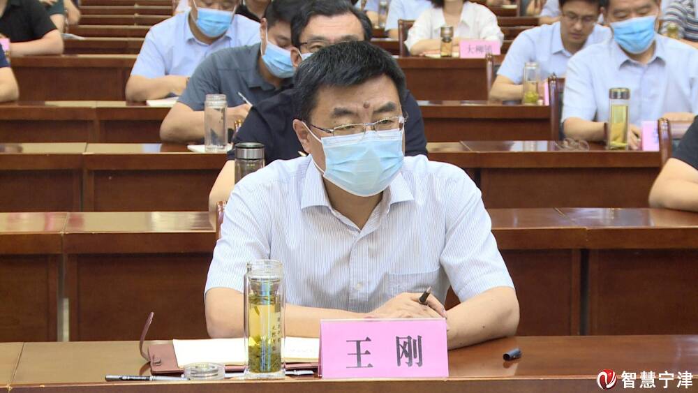 县长王成,县委副书记赵志达等县领导在宁津县分会场收看了会议实况