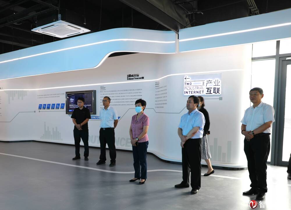 财政经济委员会副主任委员刘冠凤带领调研组来宁津县调研经济发展情况