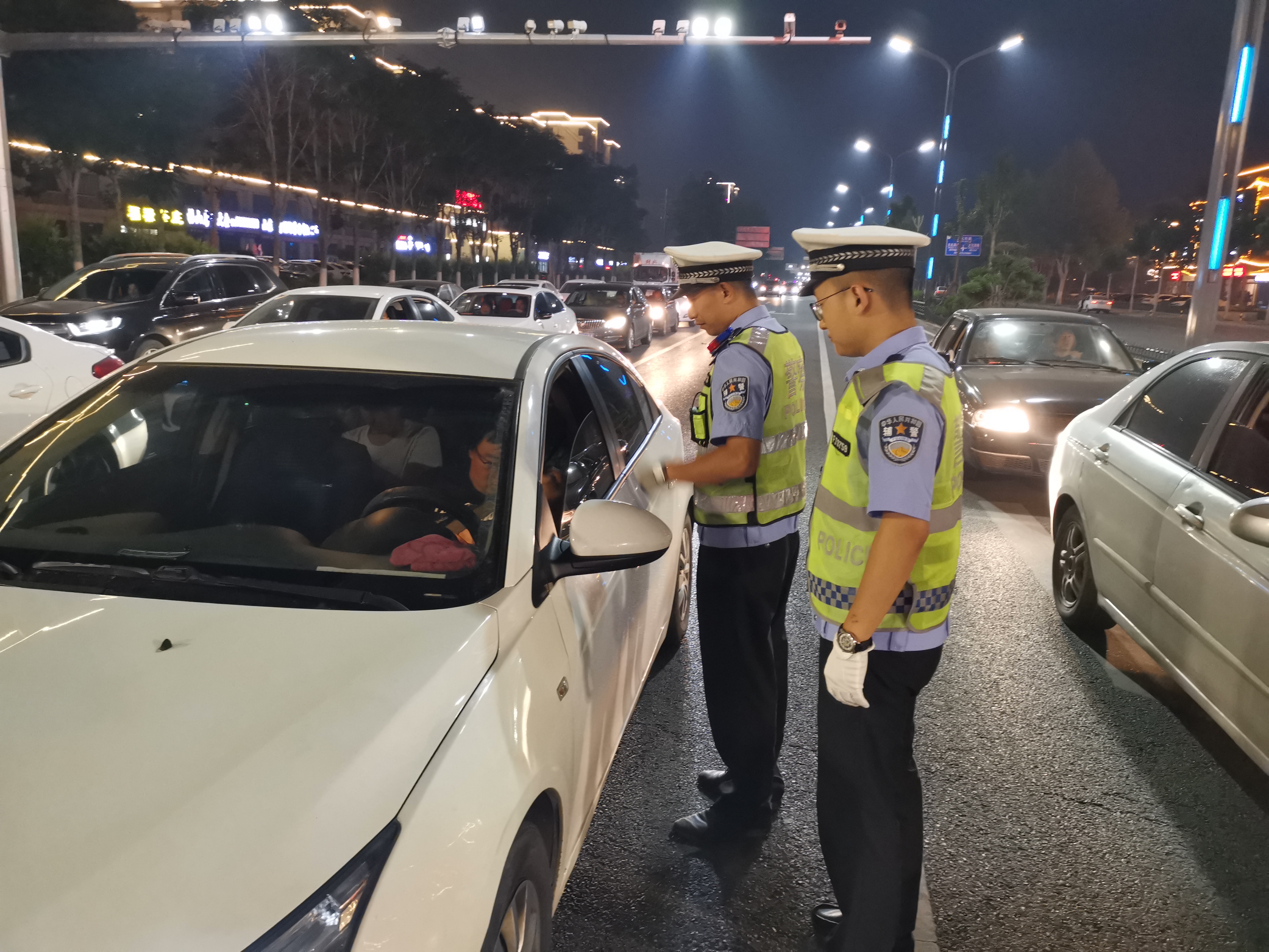 德州宁津交警大队开展夏季酒驾夜查专项整治行动