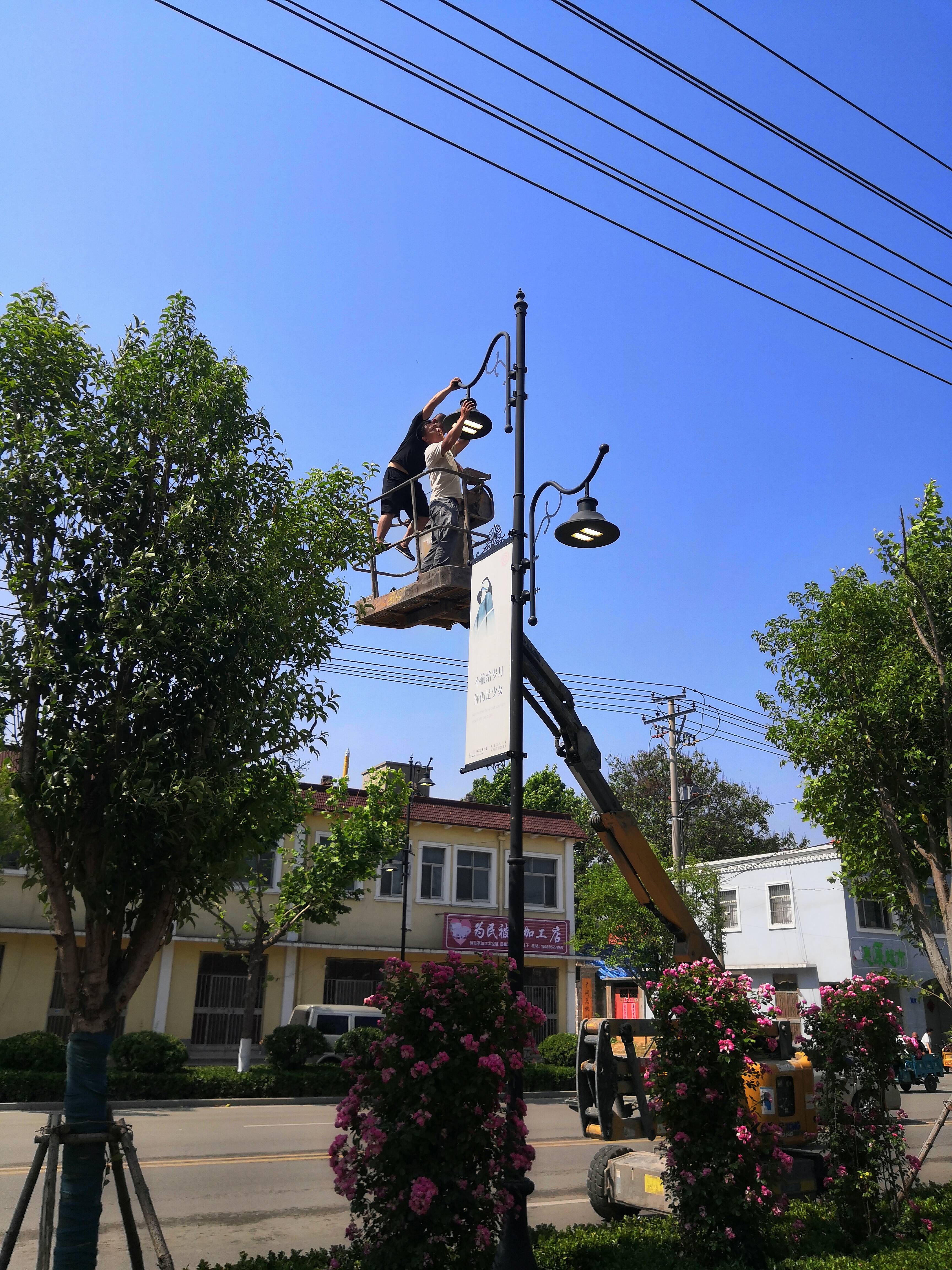 平阴县玫瑰镇扎实做好户外广告及门头牌匾安全隐患排查整改工作