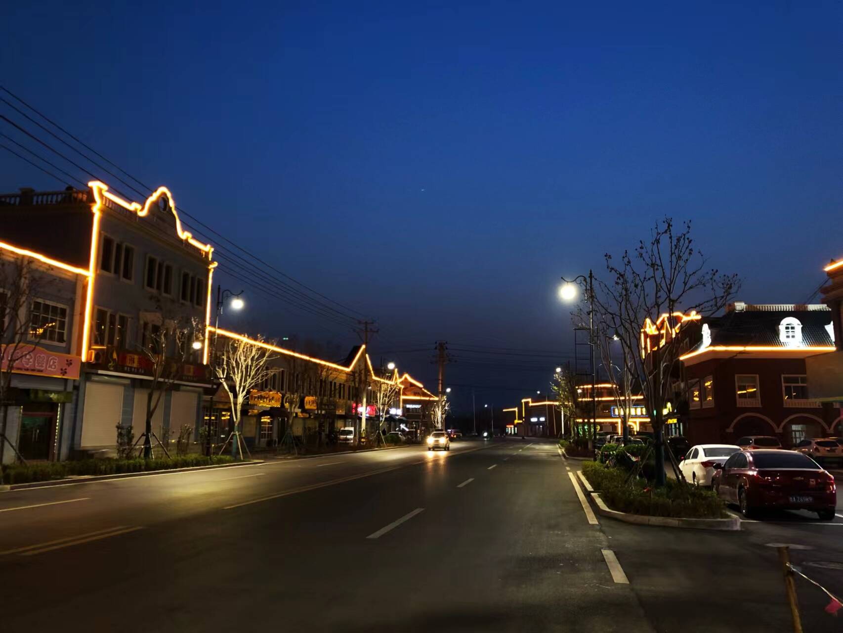 平阴县玫瑰镇加强路灯管理提升亮化环境