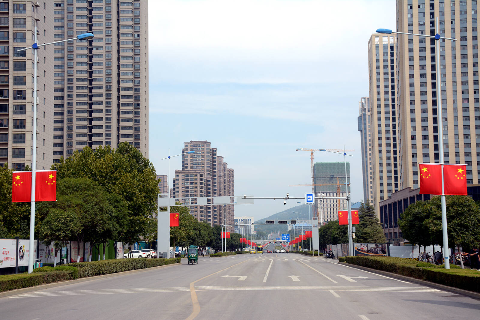 枣庄市薛城区挂国旗庆佳节迎盛会