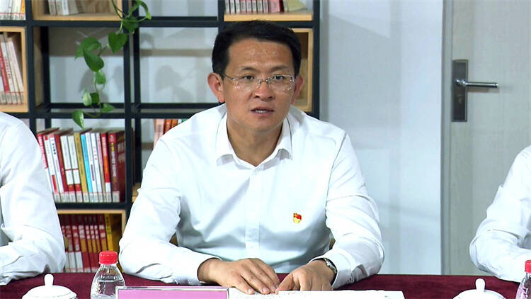 东营河口区委副书记区长李宝到新户镇察民情访民意征集群众关心民生