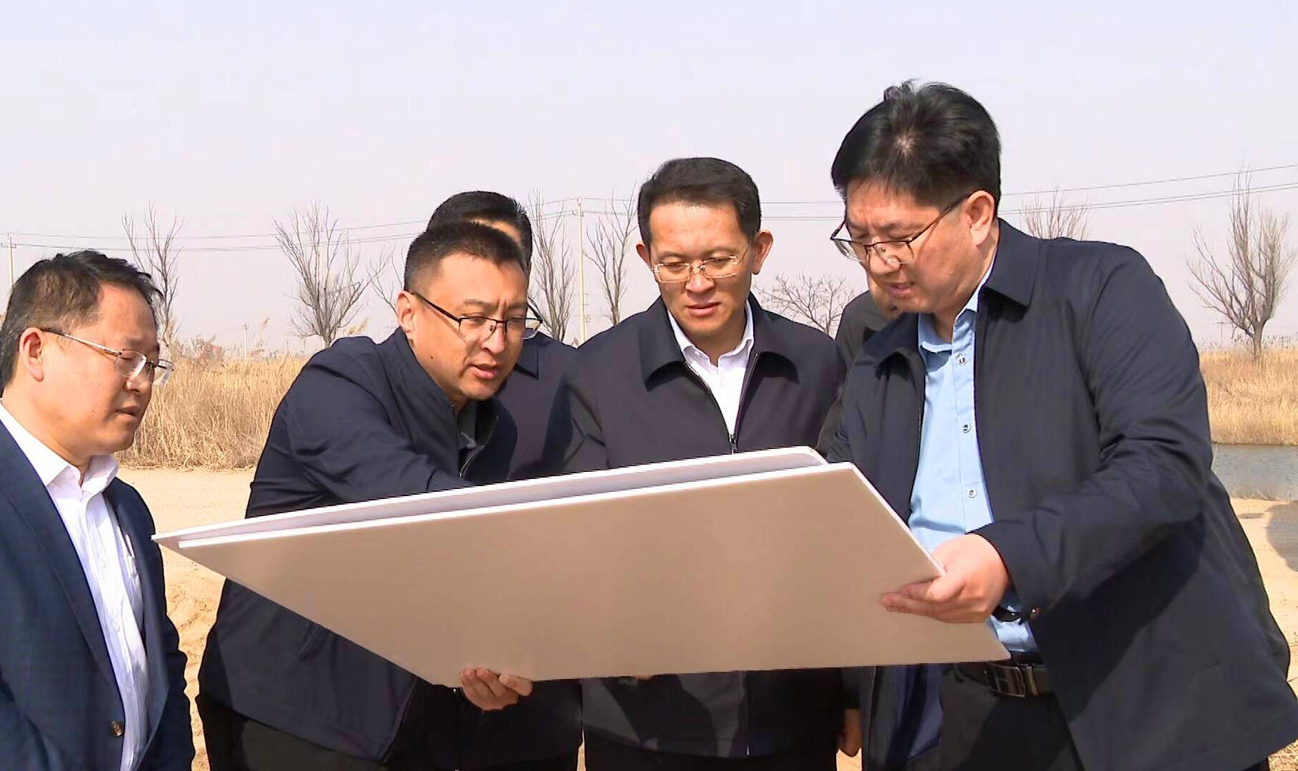 李宝先后到东湖公园建设工程现场,刁口河流域生态治理