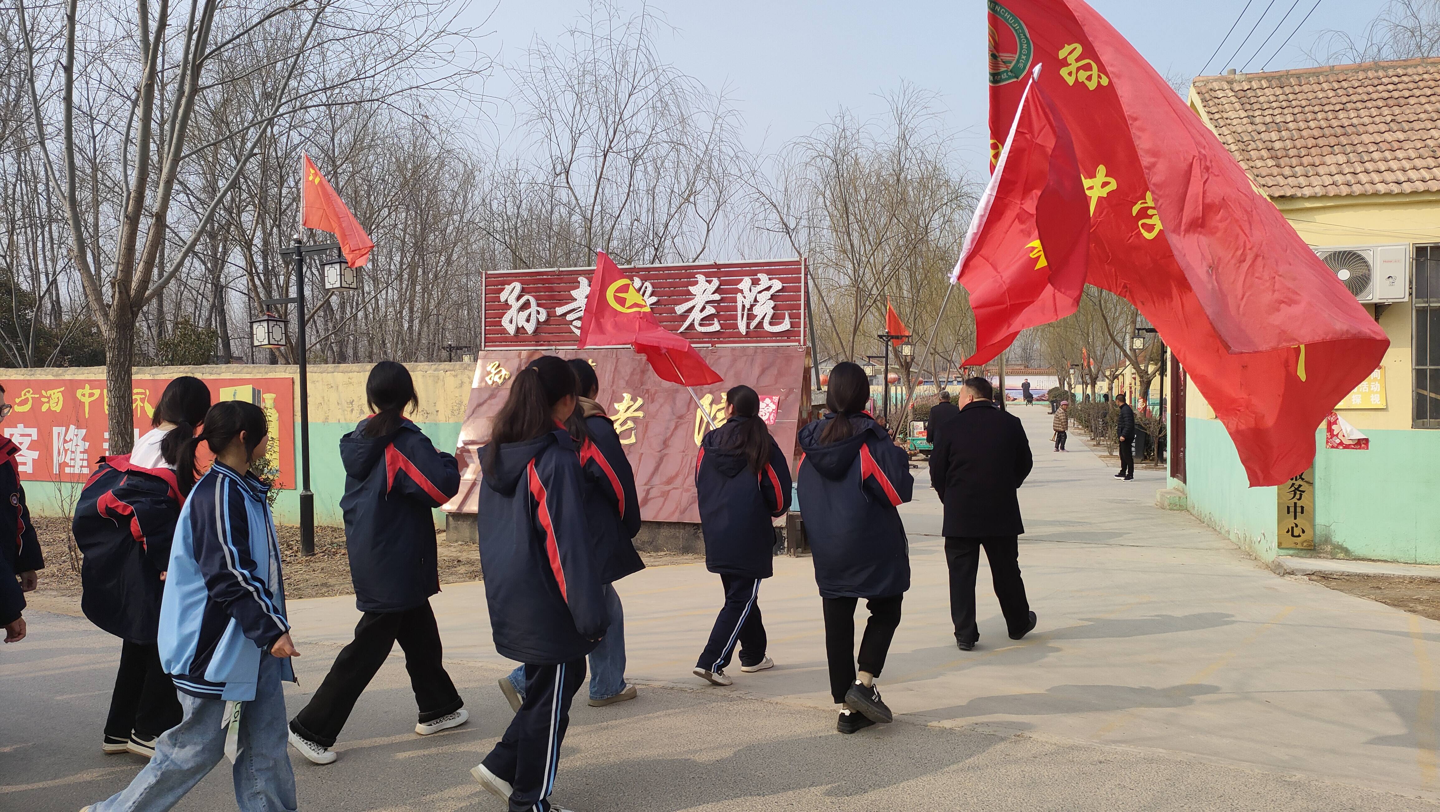 成武:情满春日 爱驻心间 孙寺中学学子走进敬老院