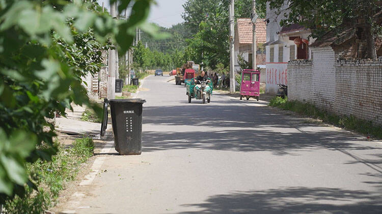 菏泽市单县浮岗镇安装路灯照亮群众回家路