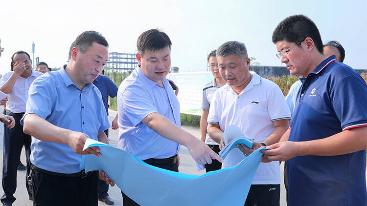 菏澤市單縣縣委副書記縣長魏傳永現場調度重點產業和閒置項目